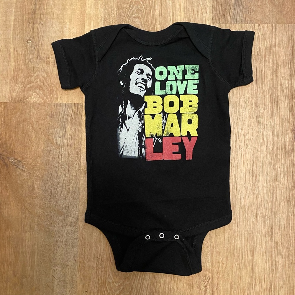 🍼 Zion Rootswear Bob Marley Onesie ‘One Love’